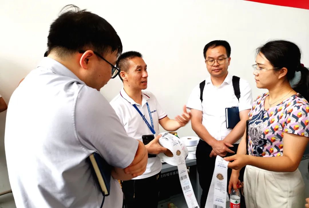 接待东莞松山湖科教局向导来我司工厂视察，，，，，指导事情！